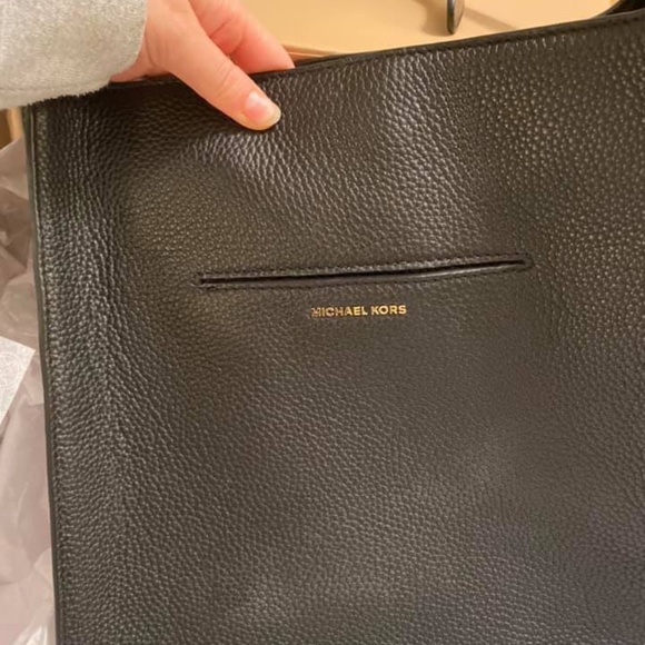 Michael Kors Purse - Never been used - Picture 3 of 10